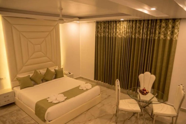 Room 2 of 18