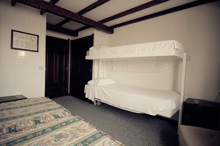 Room 7 of 49