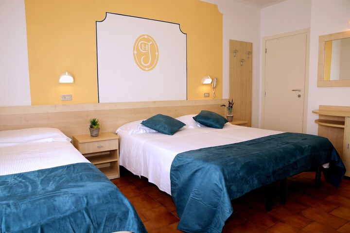 Room 7 of 35