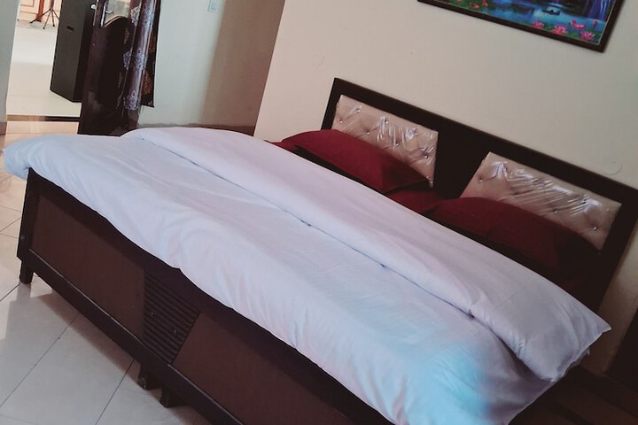 Room 4 of 14