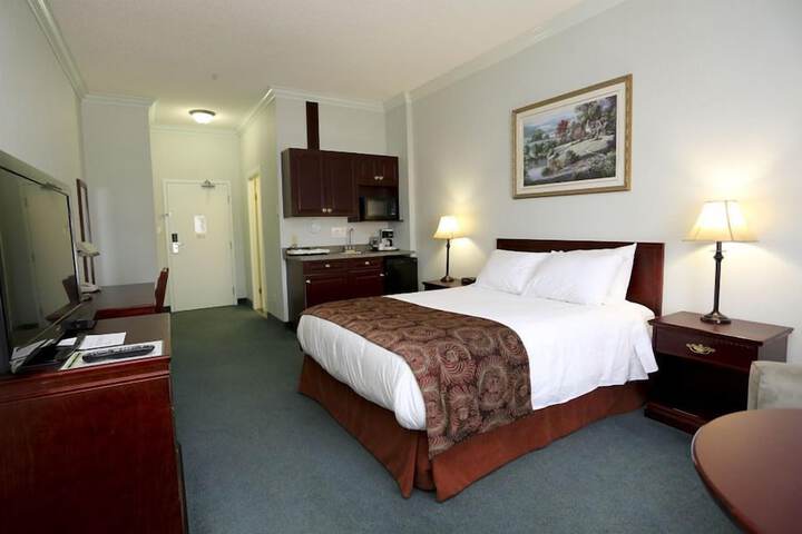 Room 8 of 28
