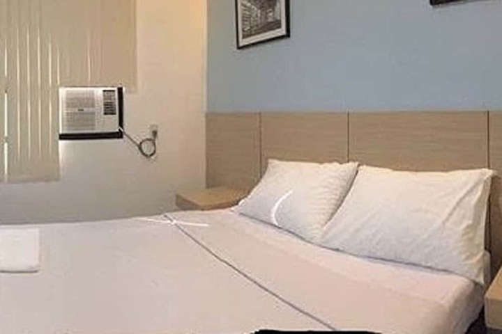 Room 14 of 37