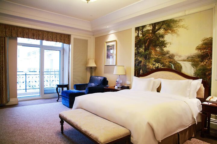 Room 26 of 147