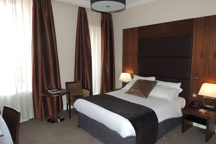 Room 9 of 31
