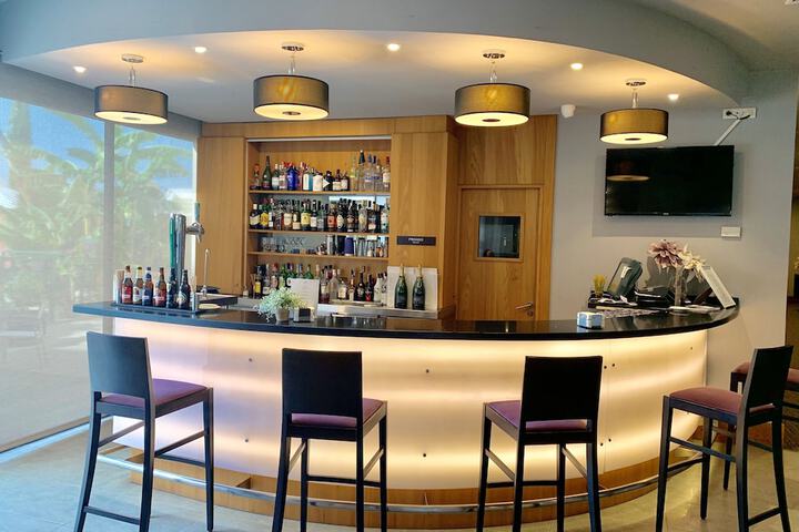 Lounge 41 of 59