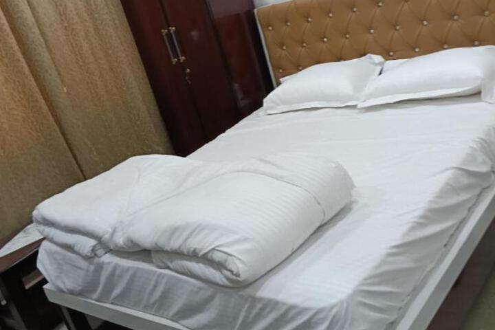RR Grand Hotel & banquet Hall