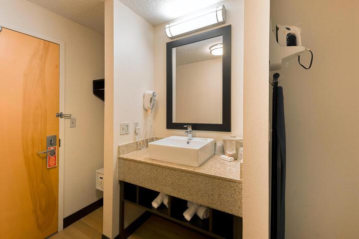 ADA Business King Roll in Shower (17 of 19)