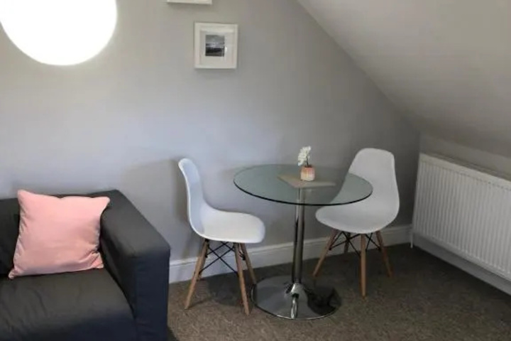 Room 10 of 14