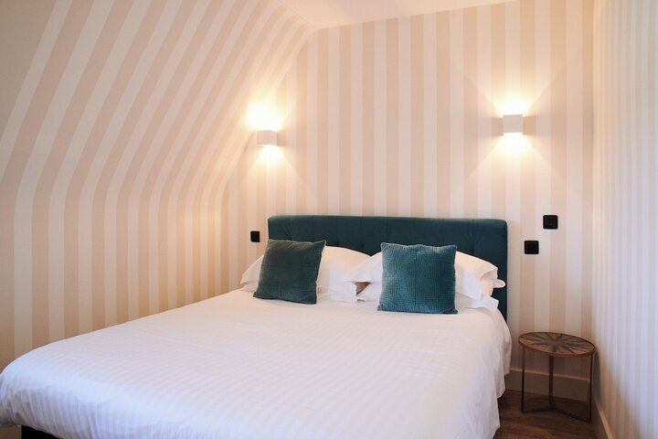 Room 48 of 92