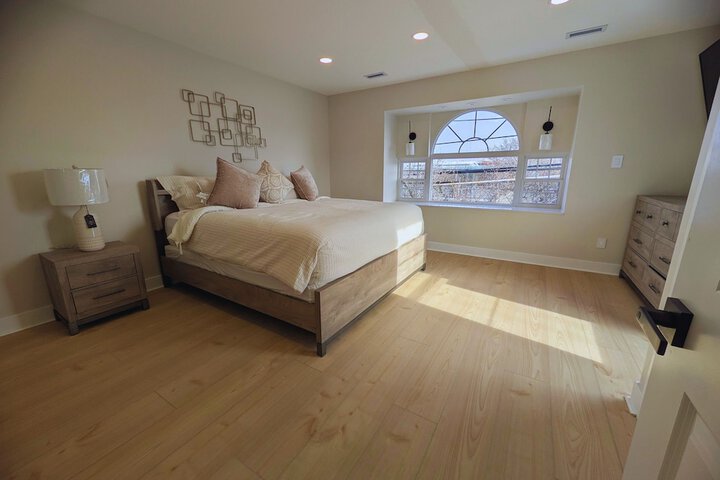 Room 28 of 153