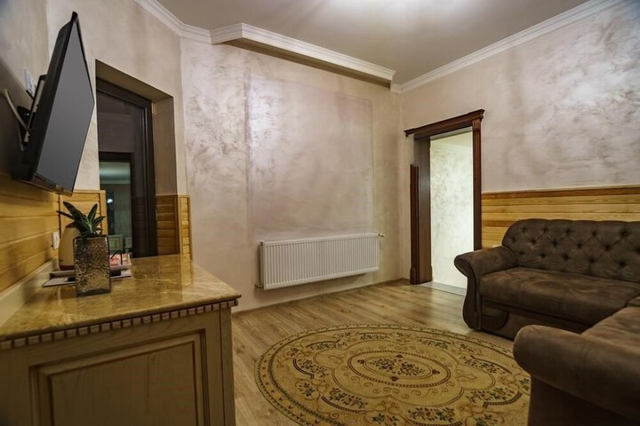 Room 11 of 35