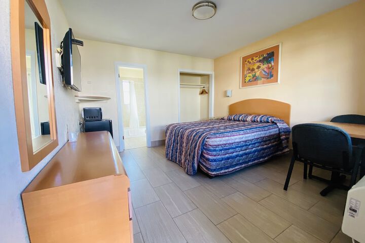 Room 4 of 27
