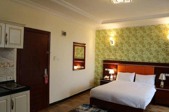 Room 4 of 13