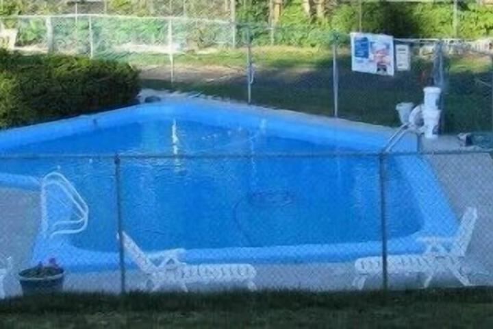 Pool 13 of 18