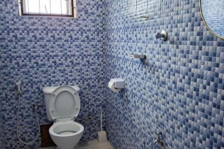 Room 8 of 9