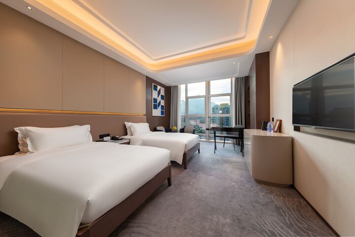 Room 15 of 93