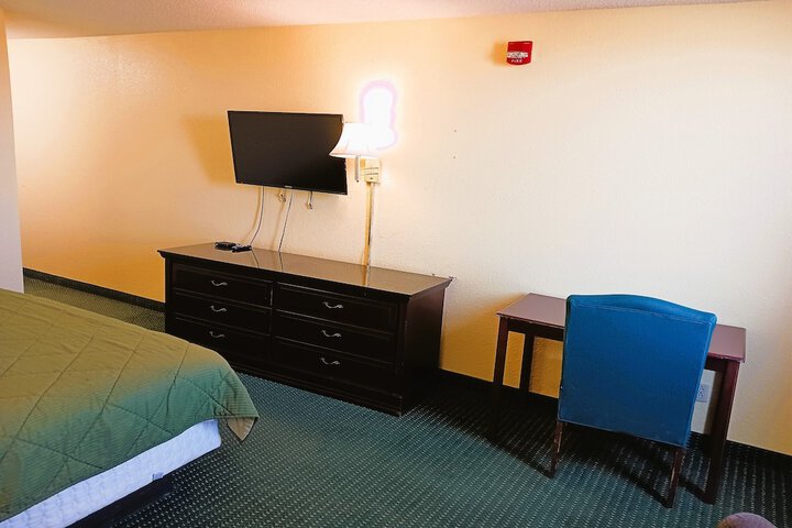 Room 33 of 144
