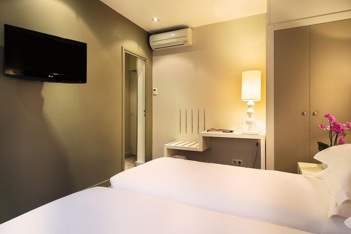 Room 27 of 37