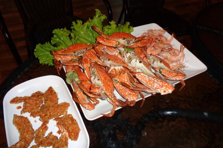 Dining 32 of 53