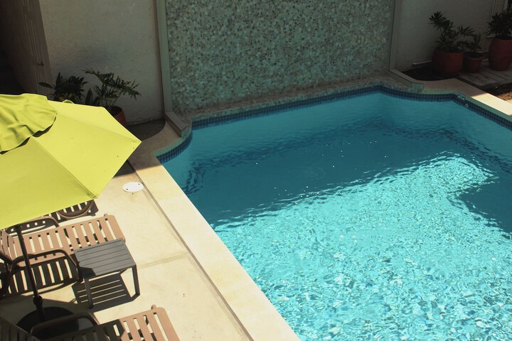 Pool 41 of 77