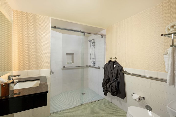 Room 34 of 43