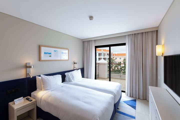 Room 35 of 152