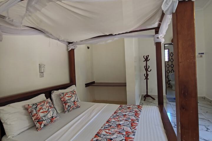 Room 15 of 43