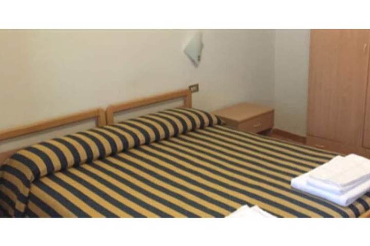Room 10 of 42