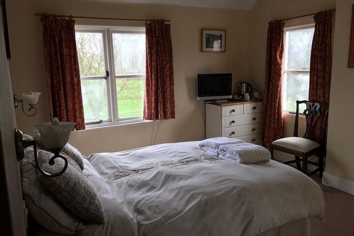 Room 2 of 38