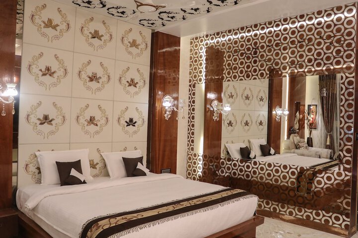 Room 2 of 13