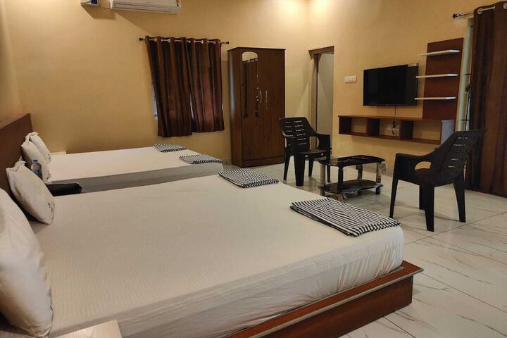 Room 5 of 13