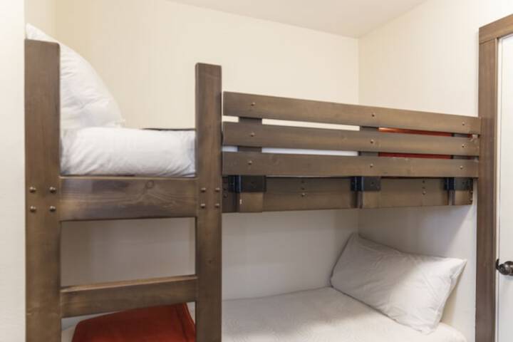 Standard Room, King or Two Doubles (17 of 25)