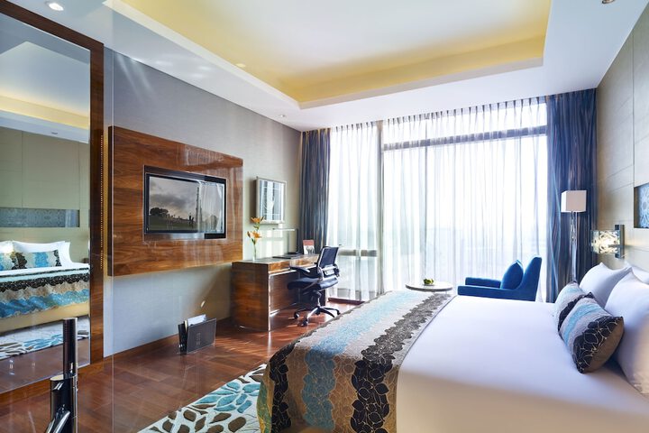 Room 2 of 87