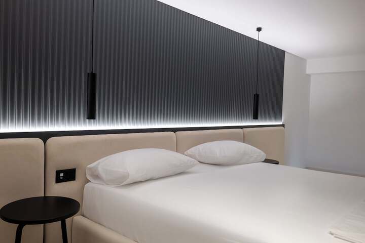 Room 65 of 100