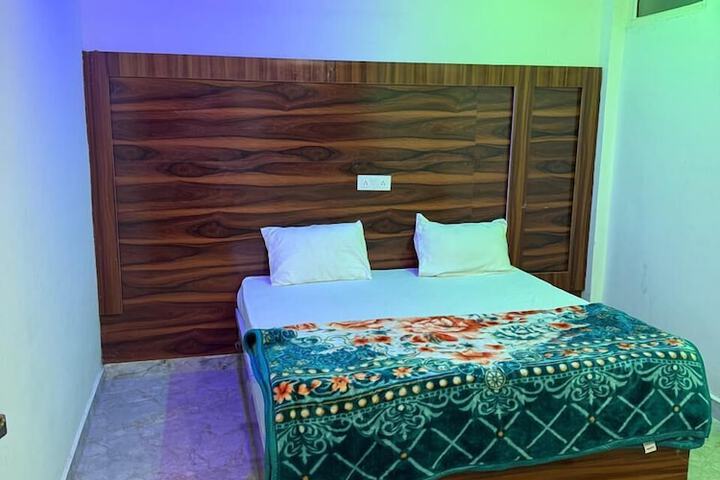 Room 2 of 23