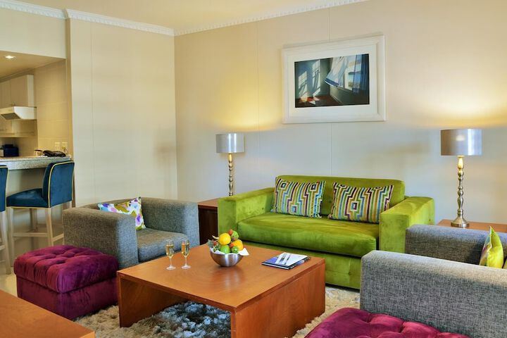 Room 92 of 370