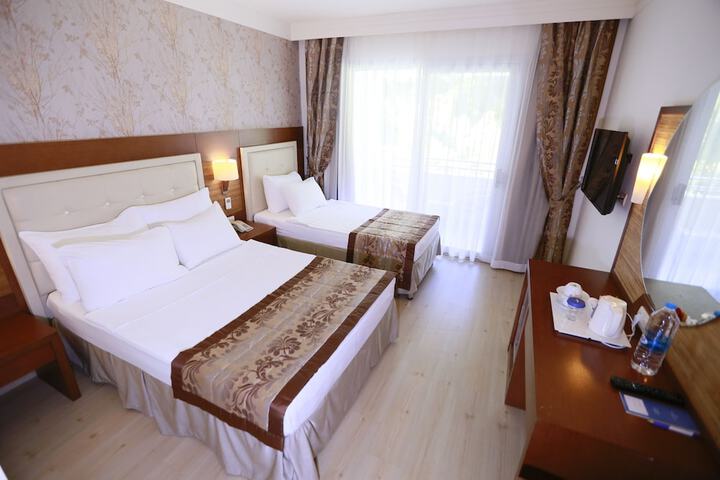 Room 10 of 32