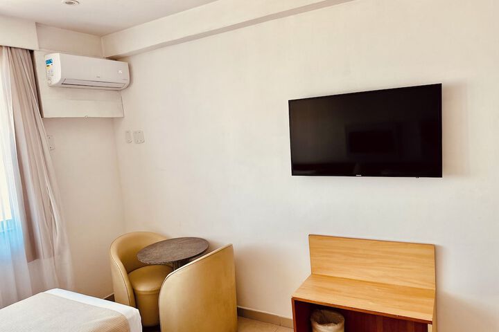 Room 8 of 43