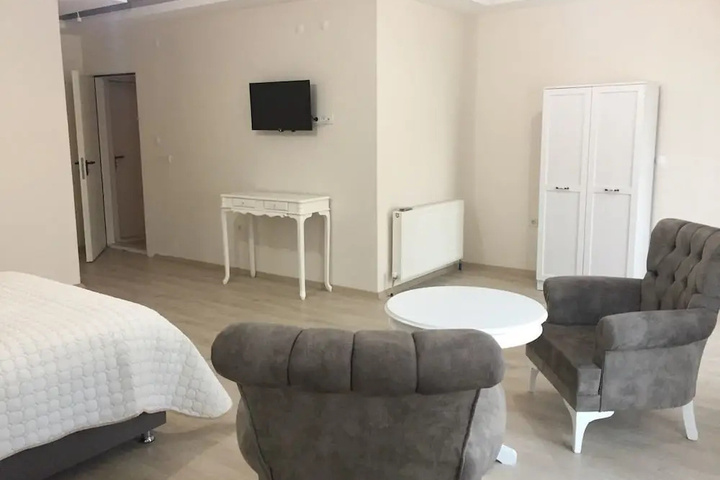 Room 10 of 11