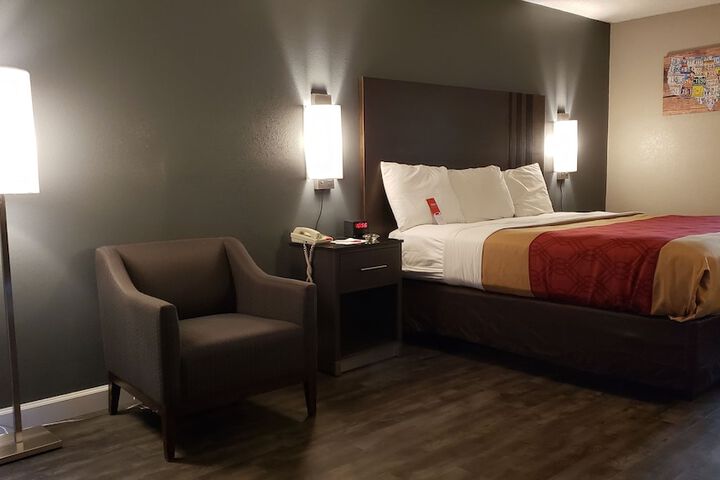 1 King Bed (14 of 15)