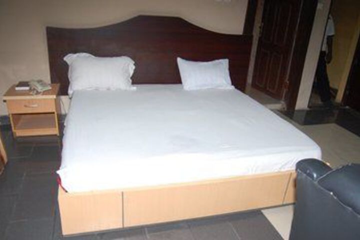 Room 5 of 15