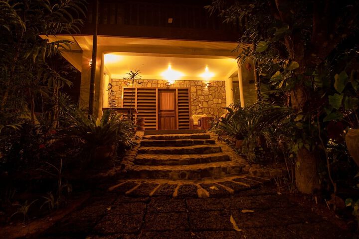 Hotel Exterior 92 of 117