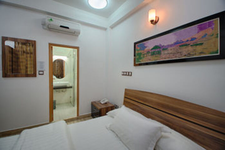 Room 13 of 19