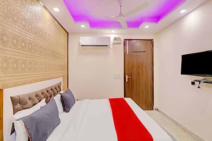 Room 8 of 22