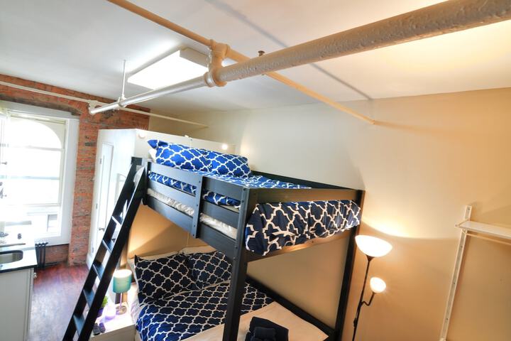 Room 42 of 214