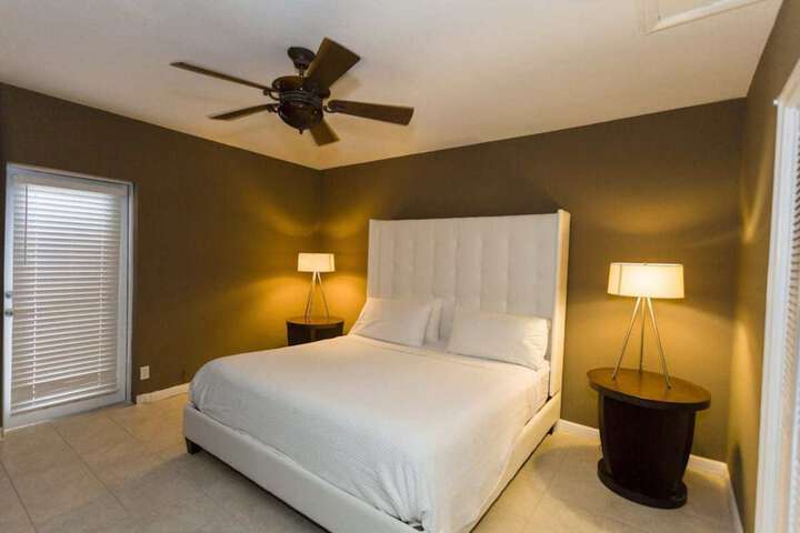 Room 4 of 141