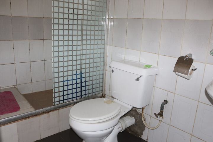 Room 12 of 16