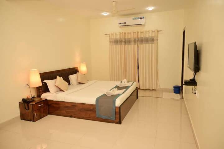 Room 3 of 9