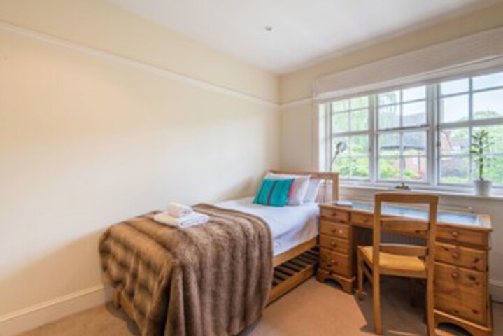 Room 37 of 42
