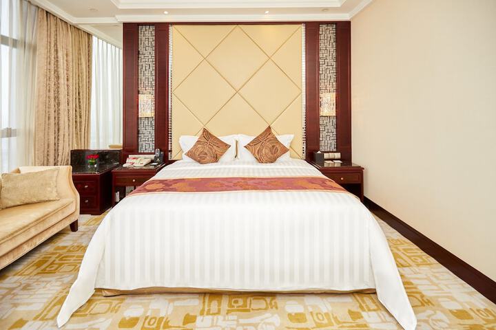 Room 27 of 103